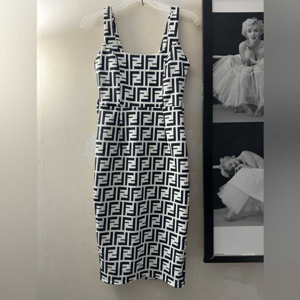 NWOT Women black and white FF Dress slim fit size S